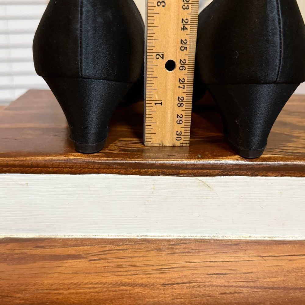 Vintage Salvatore Ferragamo Black Satin Heels Size 6.5 AA - Picture 8 of 11